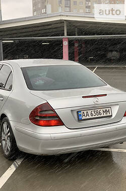 Седан Mercedes-Benz E-Class 2004 в Киеве