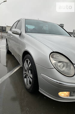 Седан Mercedes-Benz E-Class 2004 в Киеве