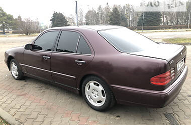 Седан Mercedes-Benz E-Class 1998 в Луцке