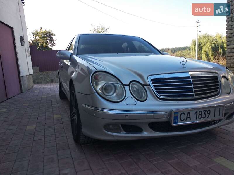 Седан Mercedes-Benz E-Class 2004 в Умані