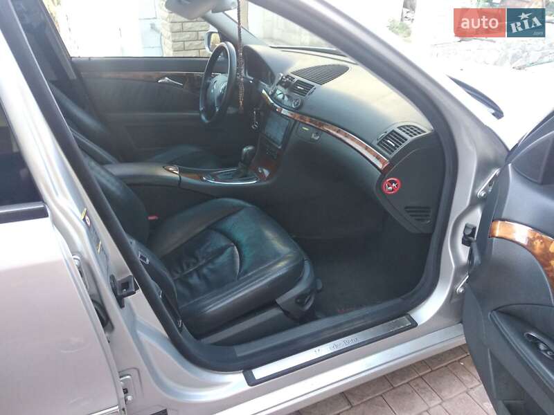 Седан Mercedes-Benz E-Class 2004 в Умані