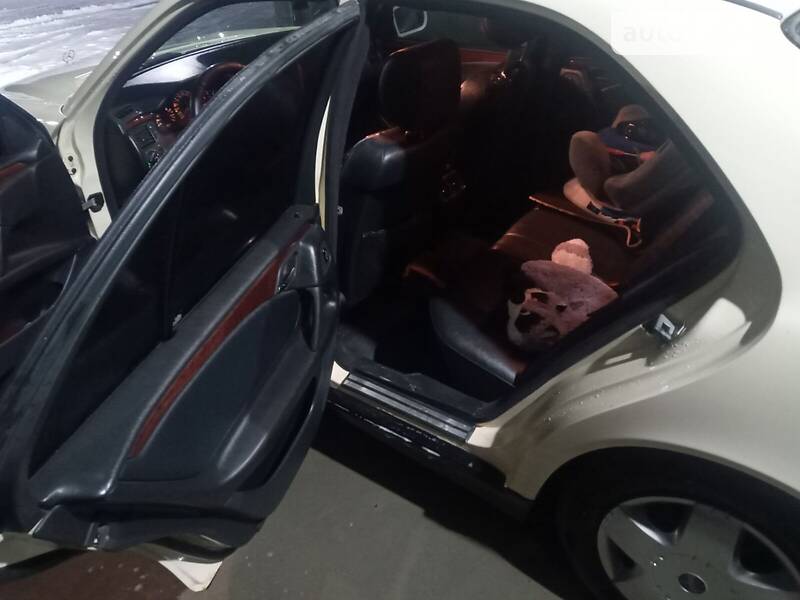 Седан Mercedes-Benz E-Class 2000 в Іршаві