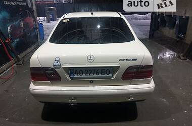 Седан Mercedes-Benz E-Class 2000 в 