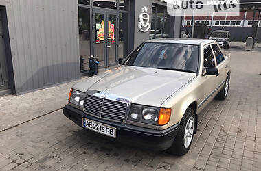 Седан Mercedes-Benz E-Class 1989 в Кривом Роге