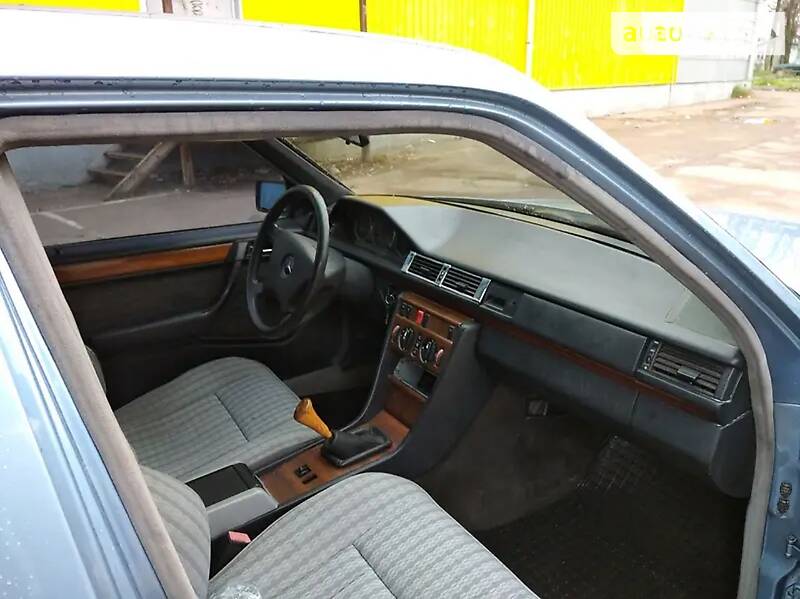 Седан Mercedes-Benz E-Class 1986 в Львове