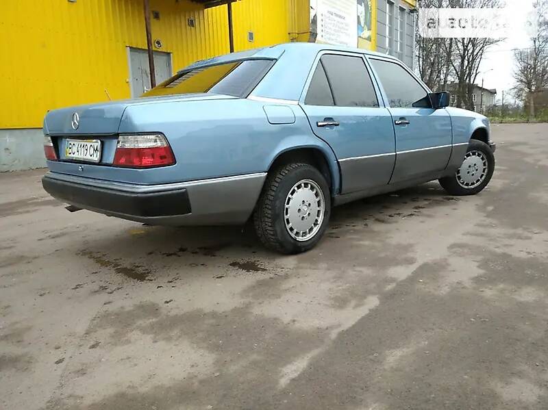 Седан Mercedes-Benz E-Class 1986 в Львове