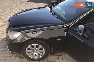 Седан Mercedes-Benz E-Class 2011 в Чернівцях