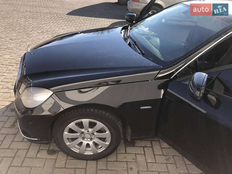Седан Mercedes-Benz E-Class 2011 в Чернівцях