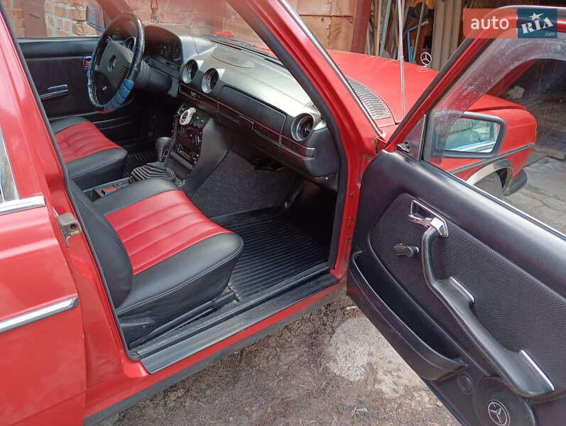 Седан Mercedes-Benz E-Class 1979 в Умани