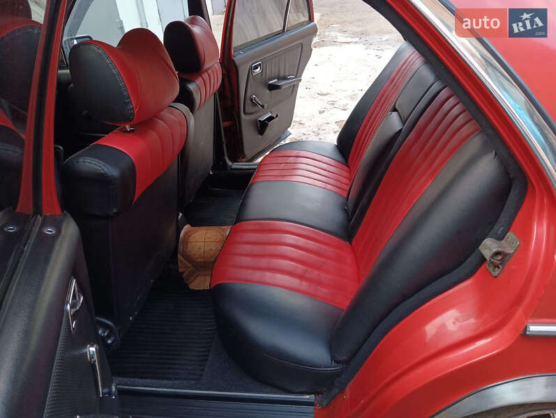 Седан Mercedes-Benz E-Class 1979 в Умани