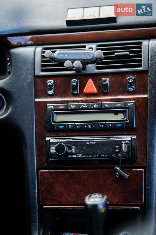 Седан Mercedes-Benz E-Class 1997 в Гайвороне