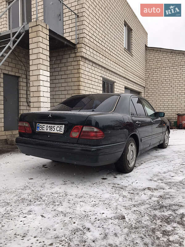 Седан Mercedes-Benz E-Class 1997 в Николаеве