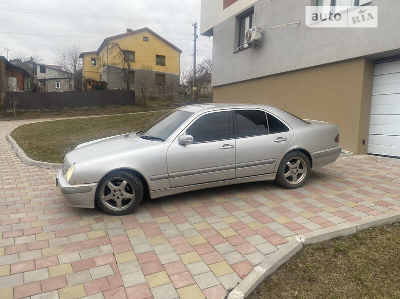 Седан Mercedes-Benz E-Class 2000 в Львові