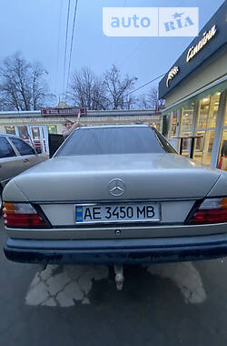 Седан Mercedes-Benz E-Class 1988 в Кривом Роге