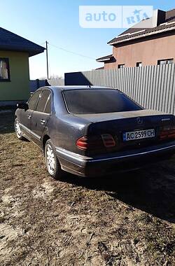 Седан Mercedes-Benz E-Class 2001 в Луцьку