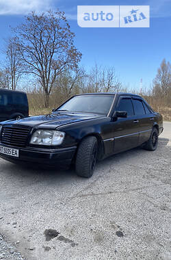 Седан Mercedes-Benz E-Class 1992 в Рожнятове