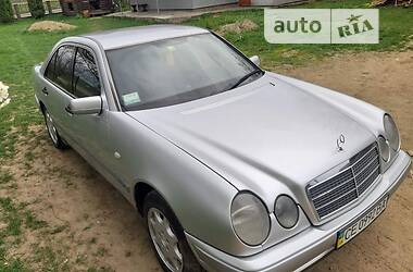 Седан Mercedes-Benz E-Class 1995 в Вижнице