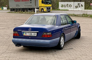 Седан Mercedes-Benz E-Class 1995 в Бурштині
