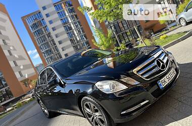 Седан Mercedes-Benz E-Class 2012 в Ивано-Франковске