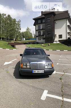 Седан Mercedes-Benz E-Class 1988 в Рівному