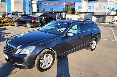 Универсал Mercedes-Benz E-Class 2011 в Черновцах