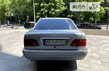 Седан Mercedes-Benz E-Class 1995 в Виннице