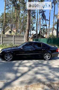 Седан Mercedes-Benz E-Class 2004 в Києві