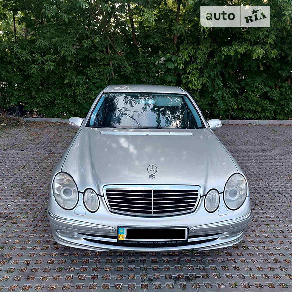 Седан Mercedes-Benz E-Class 2002 в Києві