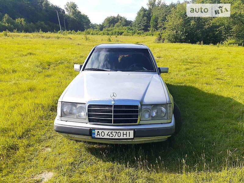 Седан Mercedes-Benz E-Class 1988 в Ужгороді