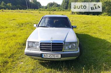 Седан Mercedes-Benz E-Class 1988 в Ужгороде