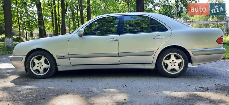 Седан Mercedes-Benz E-Class 1999 в Львові