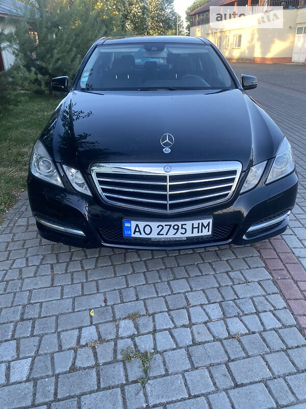 Седан Mercedes-Benz E-Class 2010 в Мукачевому