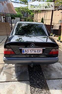 Седан Mercedes-Benz E-Class 1994 в Виноградові