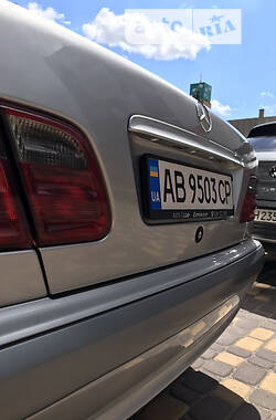 Седан Mercedes-Benz E-Class 2000 в Виннице