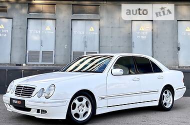 Седан Mercedes-Benz E-Class 2000 в 
