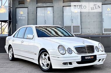Седан Mercedes-Benz E-Class 2000 в 