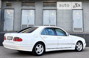 Седан Mercedes-Benz E-Class 2000 в 