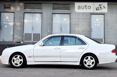 Седан Mercedes-Benz E-Class 2000 в 