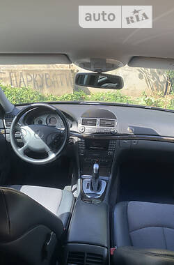 Седан Mercedes-Benz E-Class 2004 в 