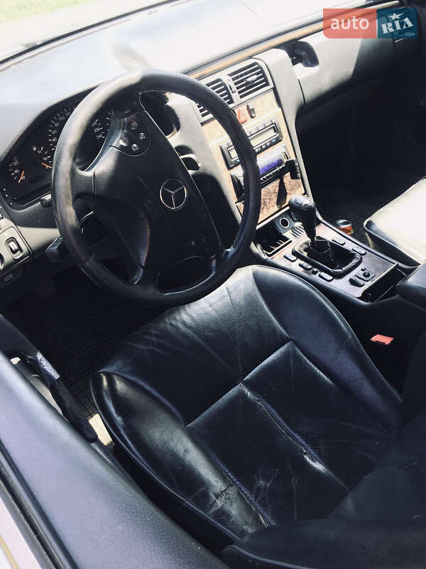 Седан Mercedes-Benz E-Class 1999 в Черновцах