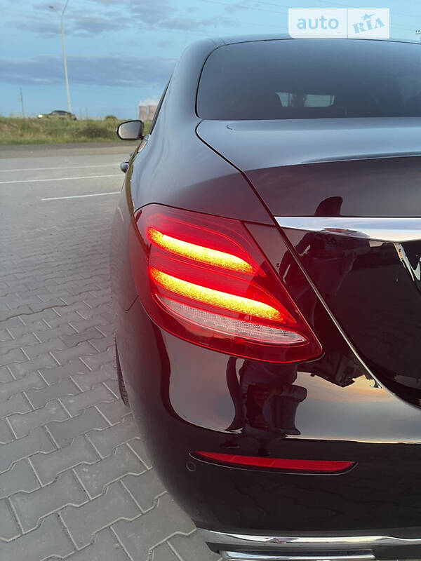 Седан Mercedes-Benz E-Class 2016 в Вараше