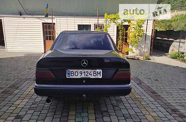 Седан Mercedes-Benz E-Class 1993 в Ивано-Франковске