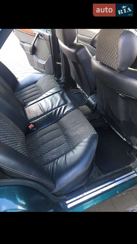 Седан Mercedes-Benz E-Class 1995 в Вижнице