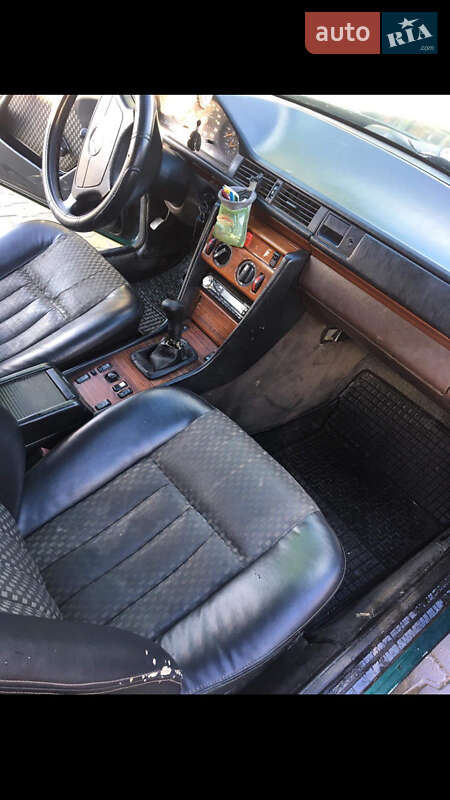 Седан Mercedes-Benz E-Class 1995 в Вижнице