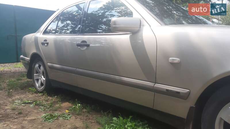 Седан Mercedes-Benz E-Class 1997 в Кременчуге