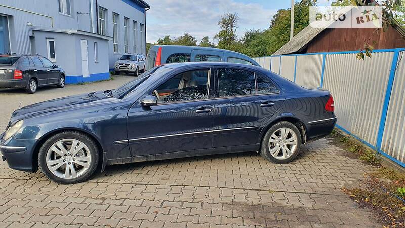 Седан Mercedes-Benz E-Class 2004 в Надворной