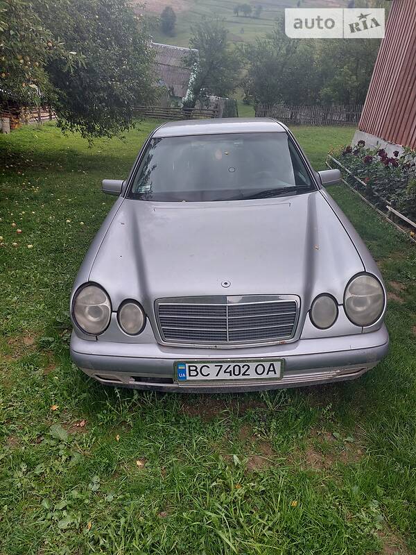 Седан Mercedes-Benz E-Class 1999 в Львові