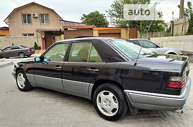 Седан Mercedes-Benz E-Class 1993 в Одесі