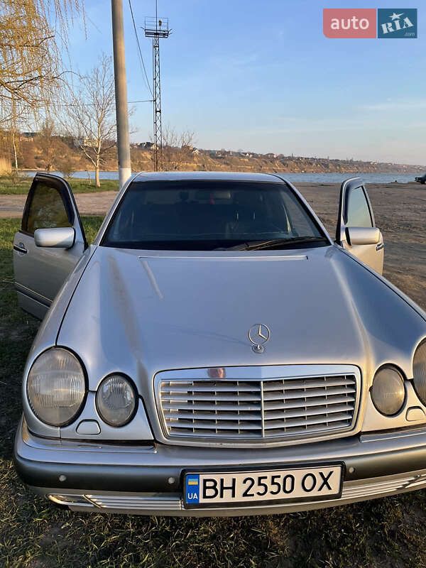 Седан Mercedes-Benz E-Class 1998 в Одессе
