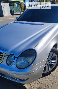 Седан Mercedes-Benz E-Class 2006 в Чернівцях